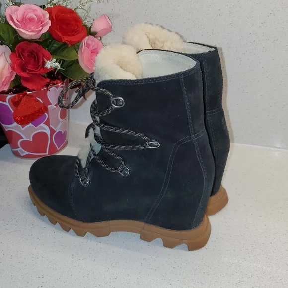 Wms SOREL Suede Leather Wedge Booties (Sz 6)